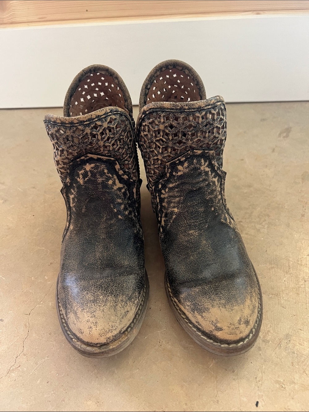 Circle G Women's Distressed Brown Leather Ankle Boots